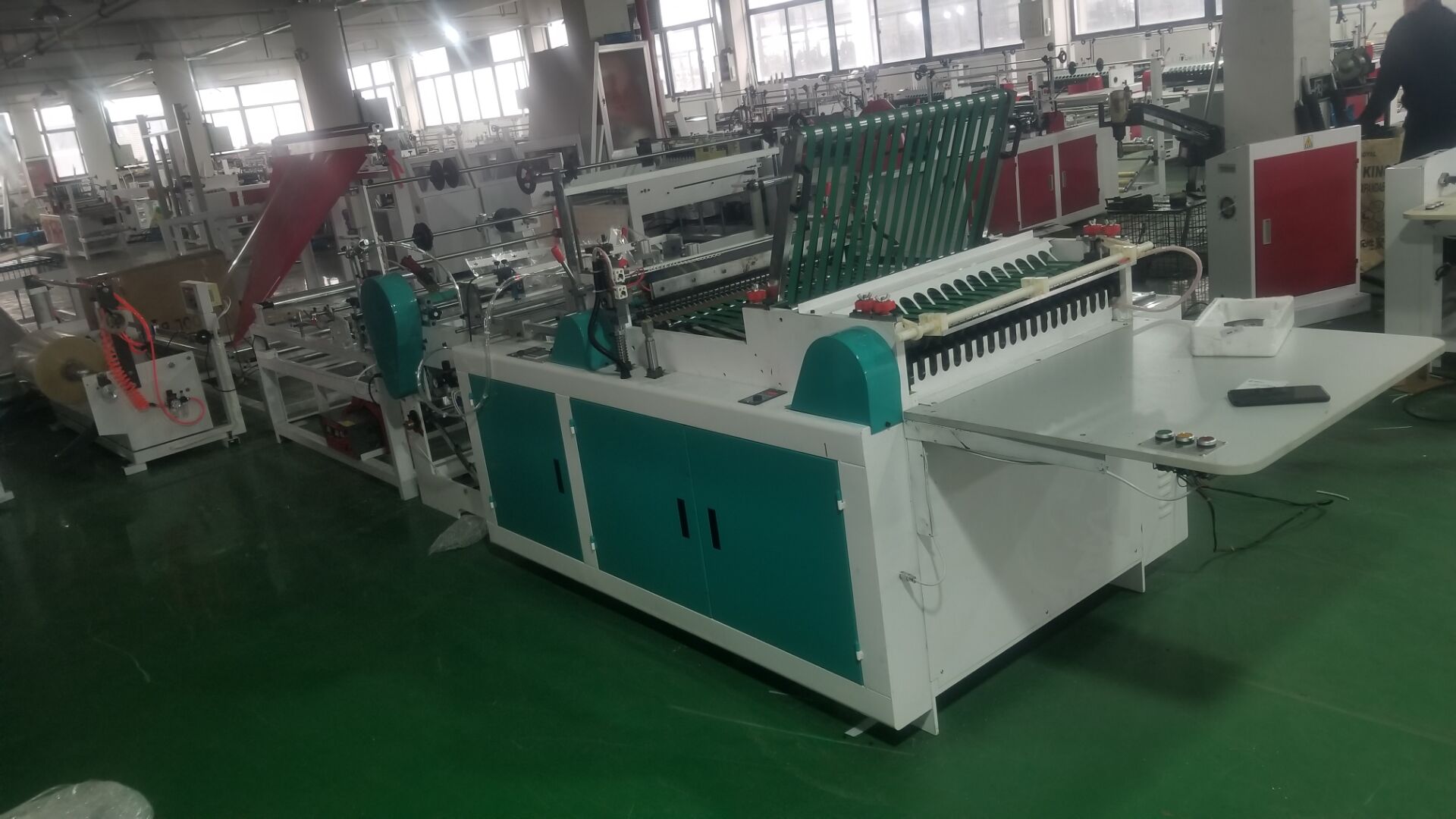 RQL-500-1500 Computer Control Side Sealing Hot Cutting Bag Making Machine